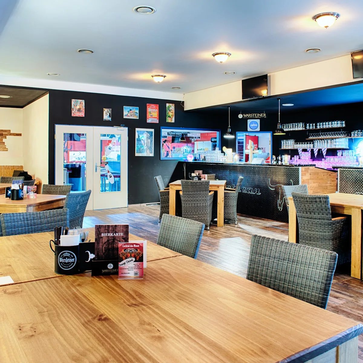 American Sports Diner & Bar I American Bowling — Sport- und Erholungspark 29, 15344 Strausberg, Germany