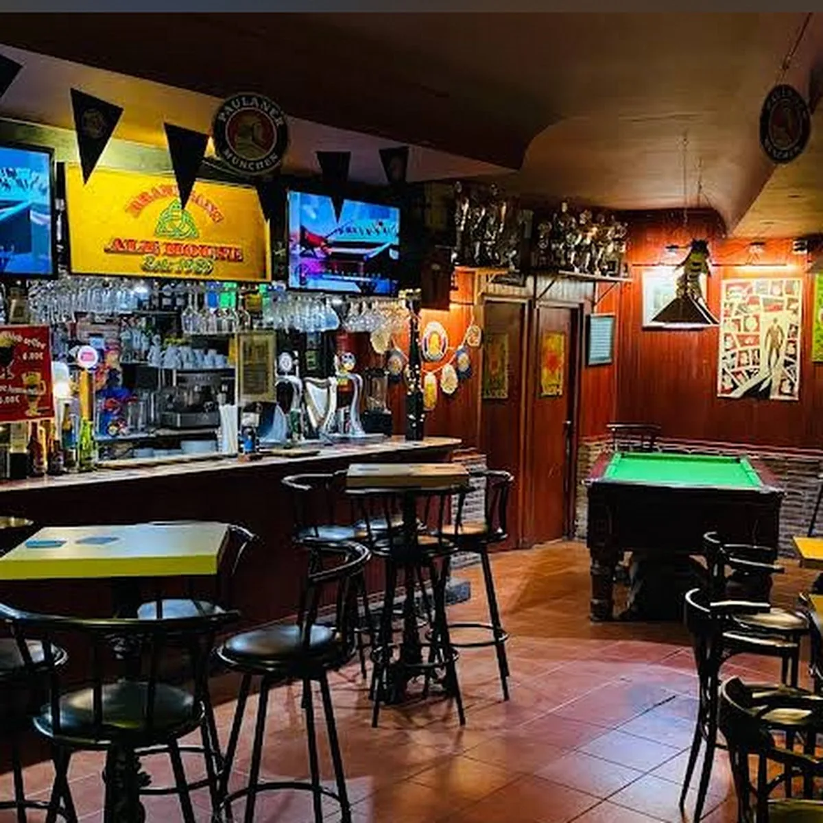 Pub Branigans — Av. Palma de Mallorca, 6, 29620 Torremolinos, Mu00e1laga, Spain