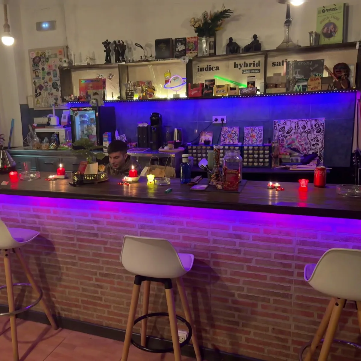 Touching Cloth Snooker Lounge — C. Noruega, 3, 03183 Torrevieja, Alicante, Spain