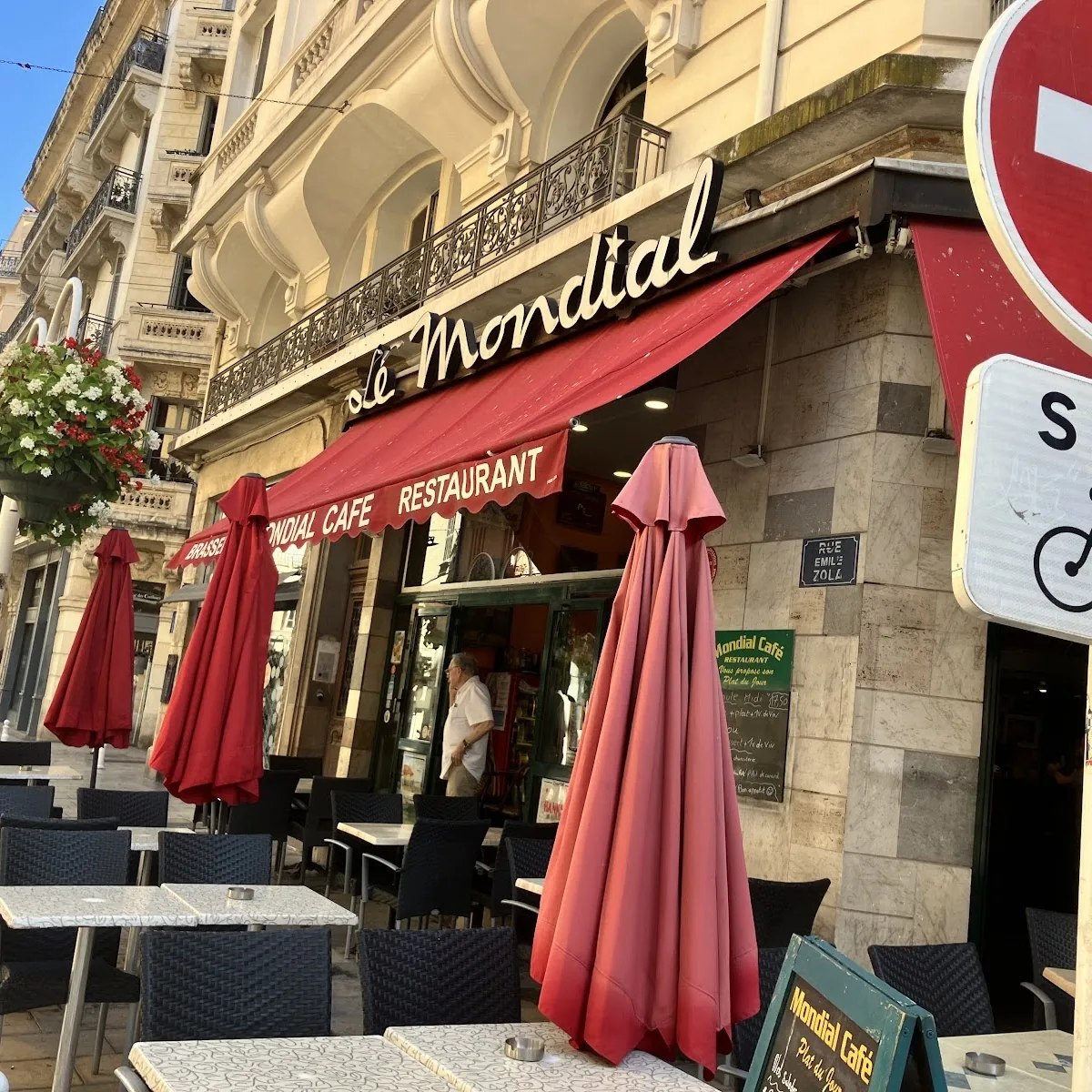 MONDIAL CAFE — 5 Rue Emile Zola, 83000 Toulon, France