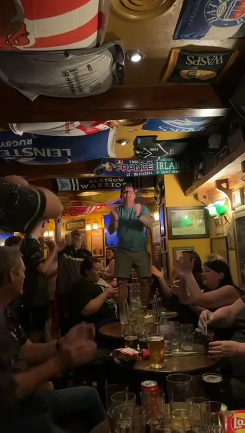 Melting Pot Pub gallery 3