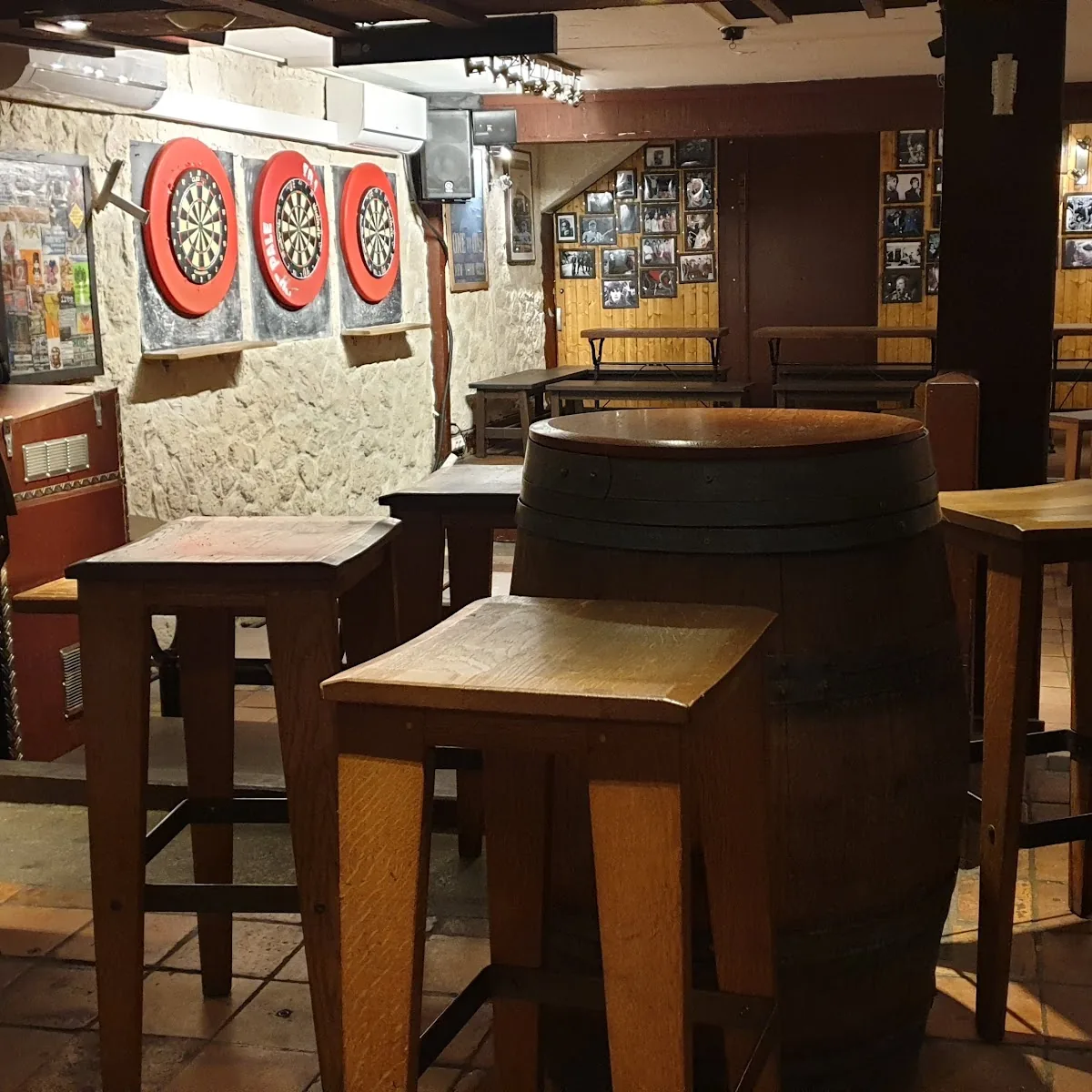 The Pale — 18 Pl. Foire le Roi, 37000 Tours, France