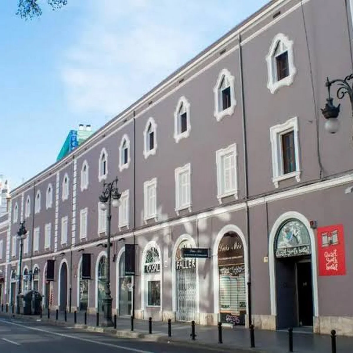 La Grada — Av. de Pu00e9rez Galdu00f3s, 52, Extramurs, 46008 Valu00e8ncia, Valencia, Spain