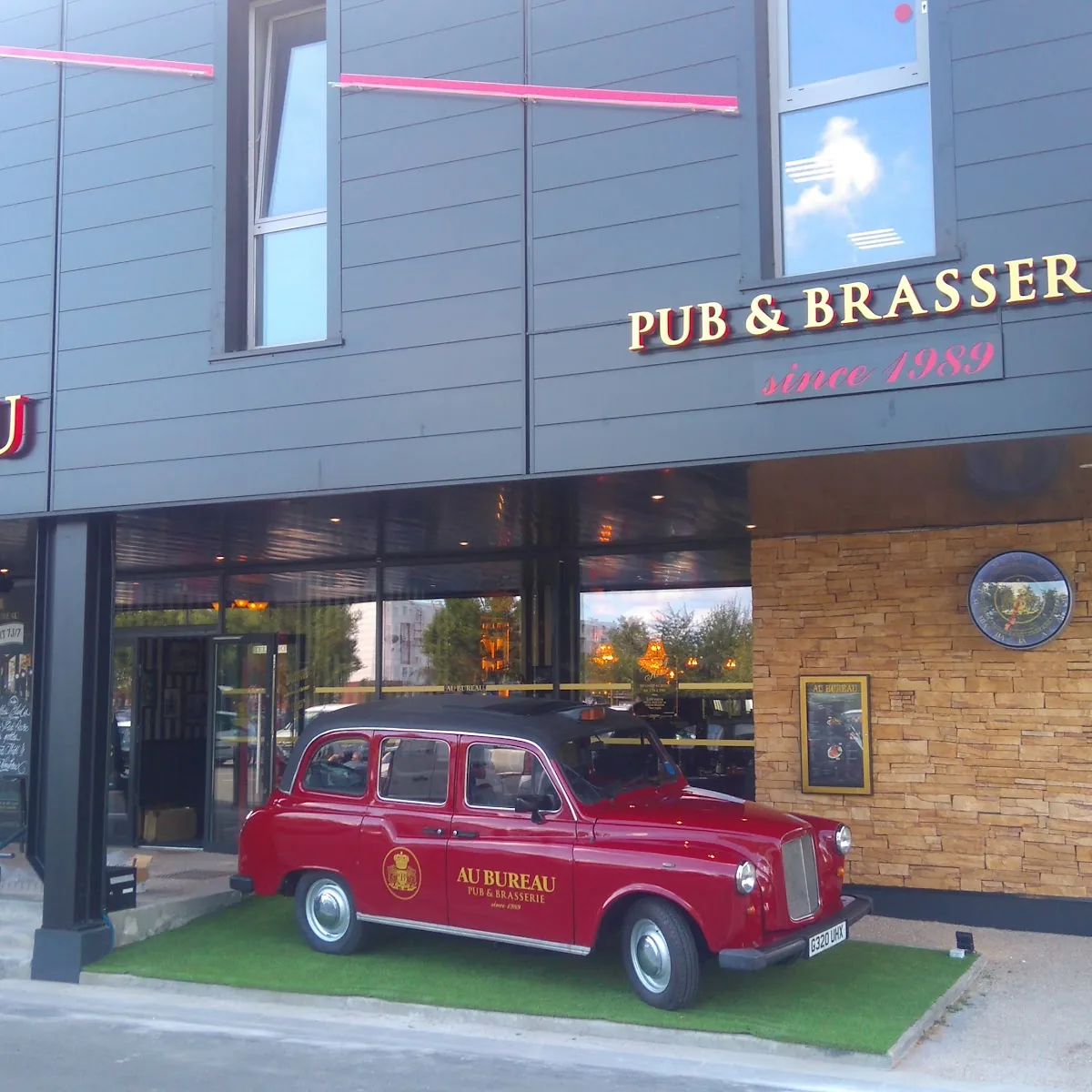 Au Bureau — 1 Rue d'Auvergne, 59300 Valenciennes, France