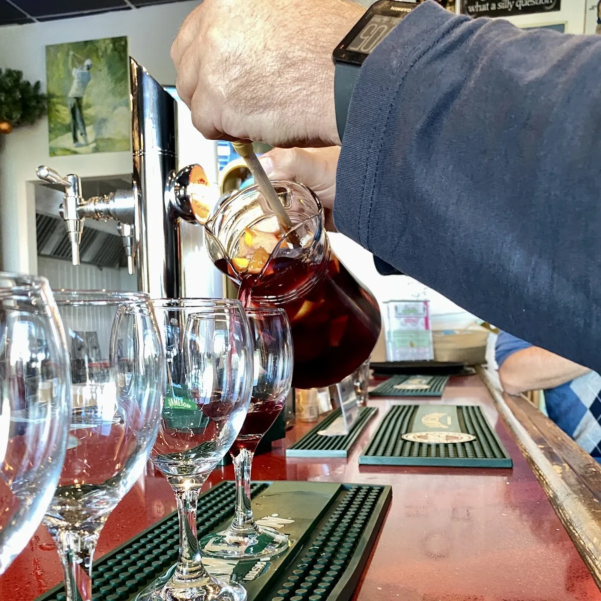 Karens Sport Bar gallery 3