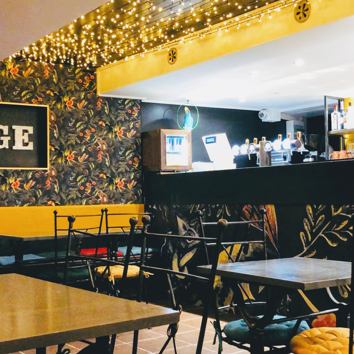 La Loge – Bar Café Restaurant — 36 Cr Romestang, 38200 Vienne, France