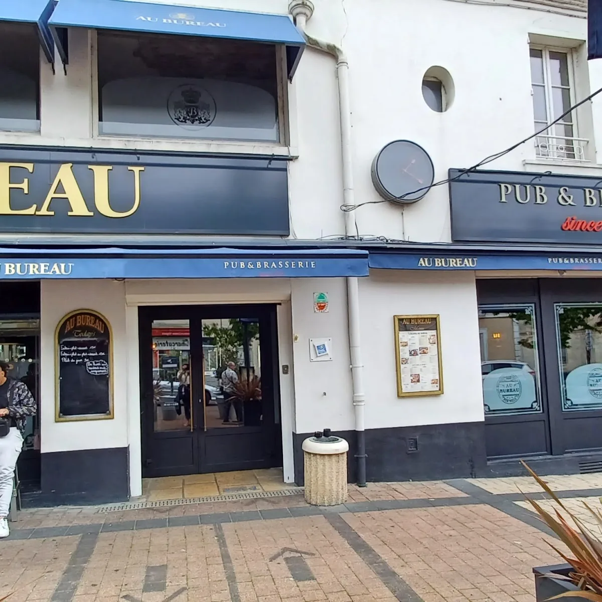 Au Bureau — 11-13 Pl. Aristide Briand, 18100 Vierzon, France