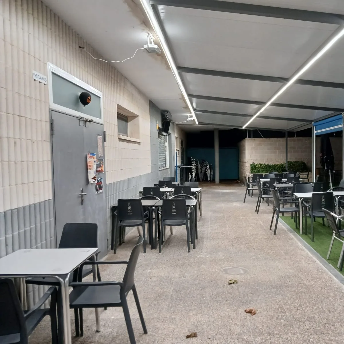 Bar Terraza LAS PISCINAS — C. Vicente Berdusu00e1n, 50174 Villafranca de Ebro, Zaragoza, Spain