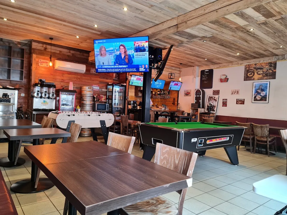 Babylone bar — 12 Pl. Jules Grandclu00e9ment, 69100 Villeurbanne, France