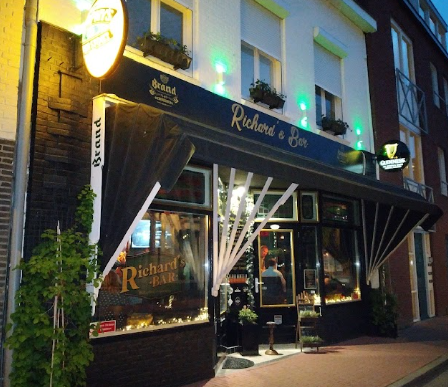 Richard’s Bar gallery 2