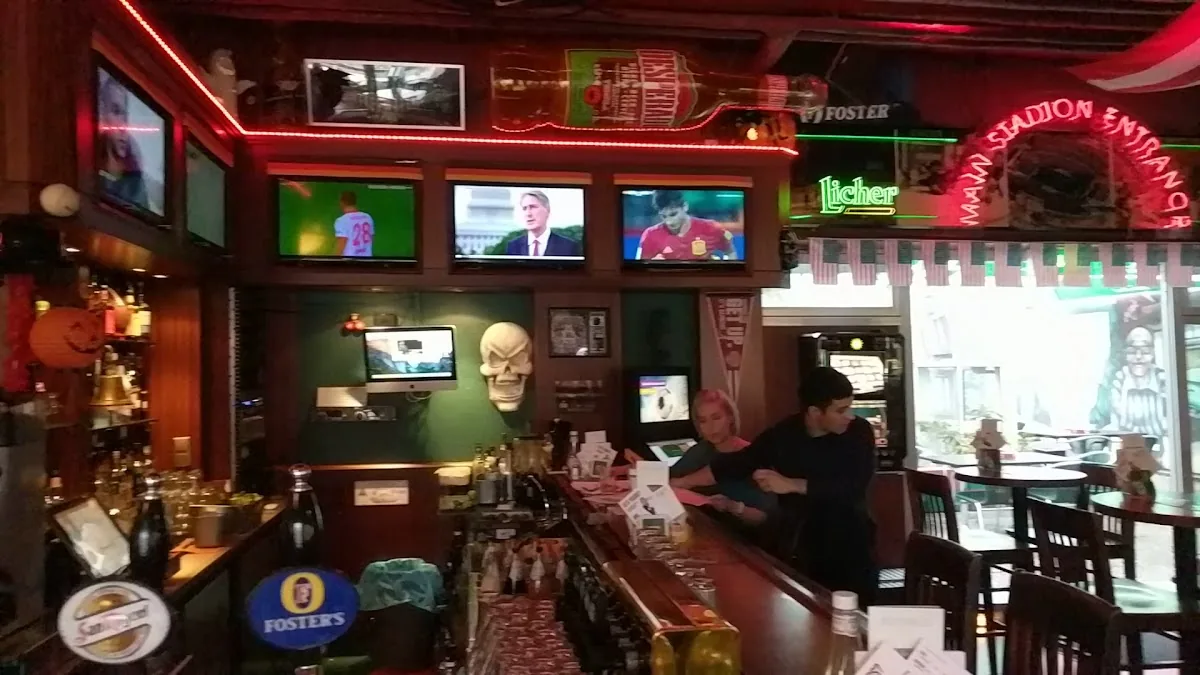 YOURS Sports Bar gallery 2