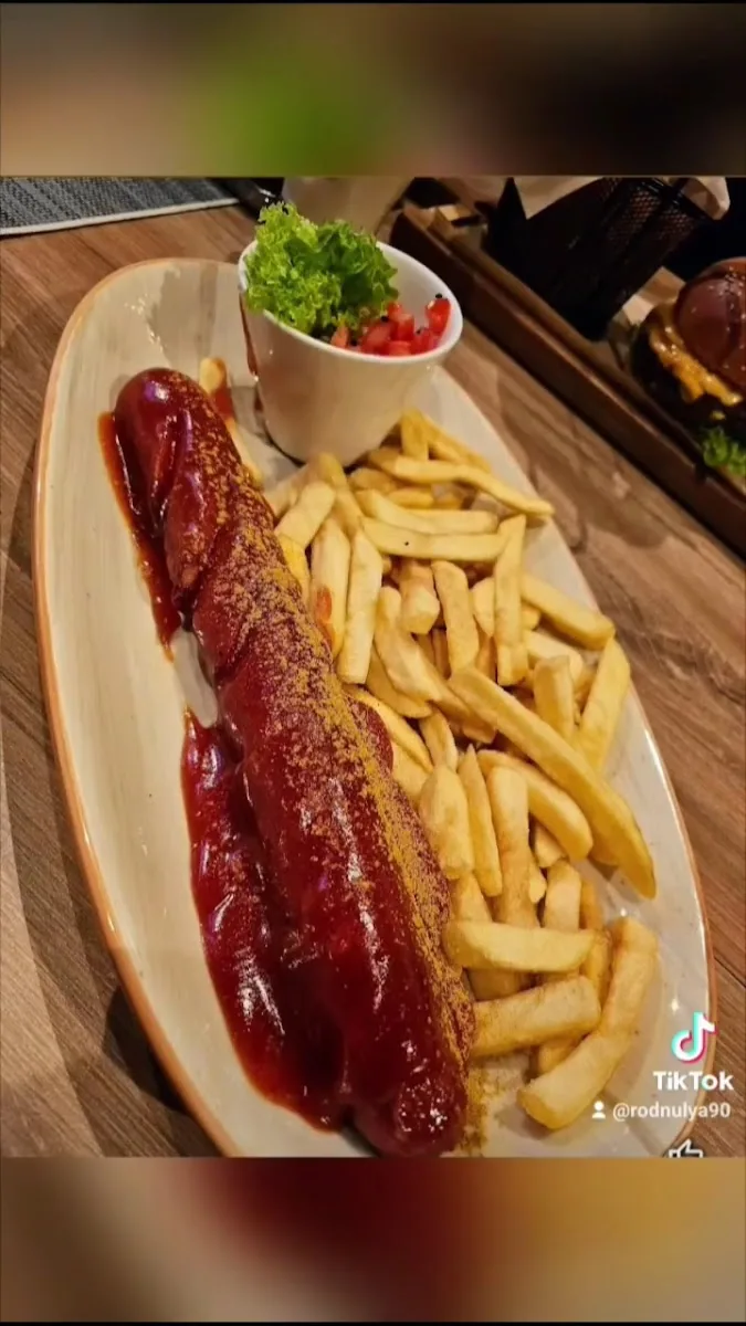 B’moovd Sportsbar & Bowling gallery 3