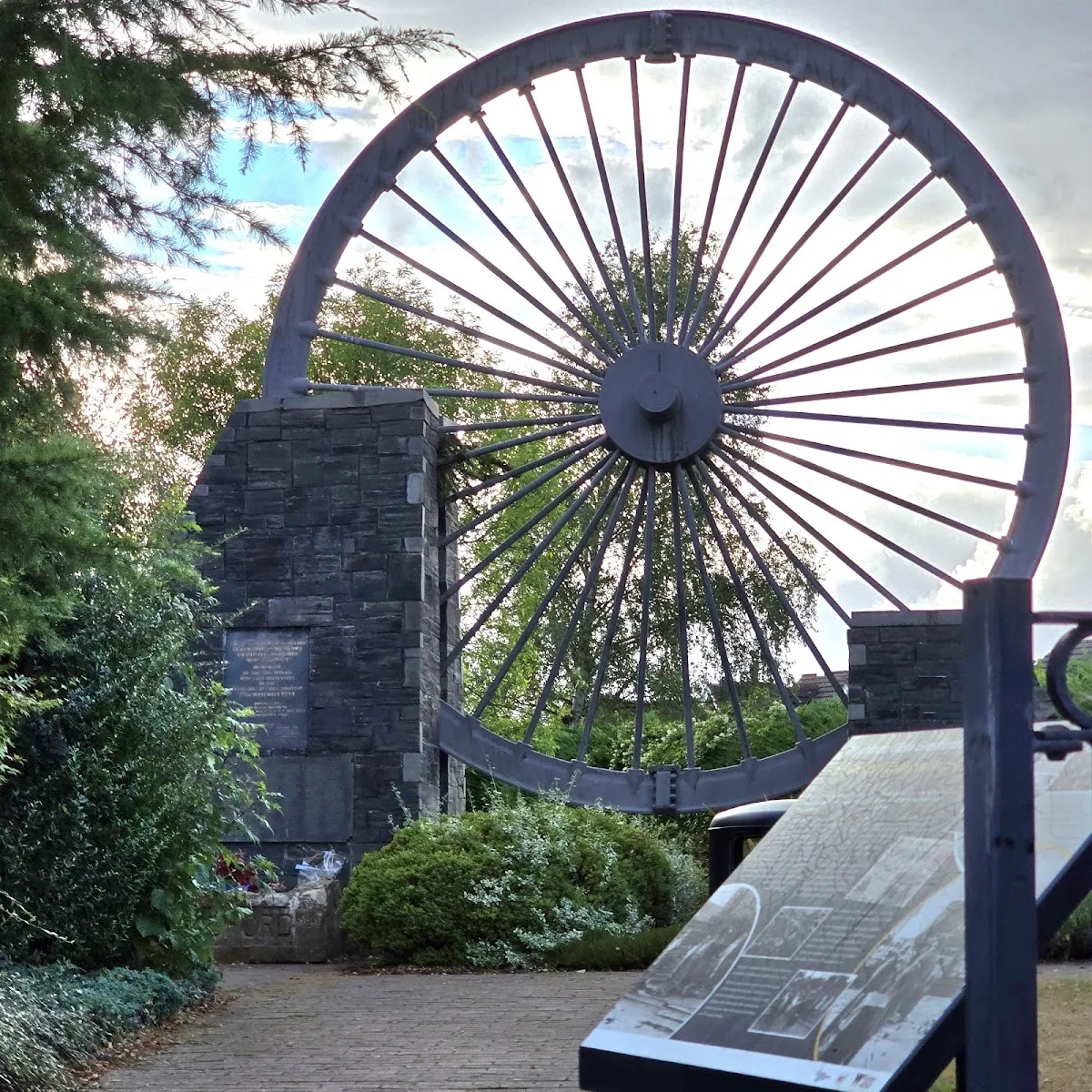 Gresford Colliery Sports & Social Club Ltd — Recreational Grounds, Blue Bell Ln, Pandy, Gwersyllt, Wrexham LL12 8EE, United Kingdom