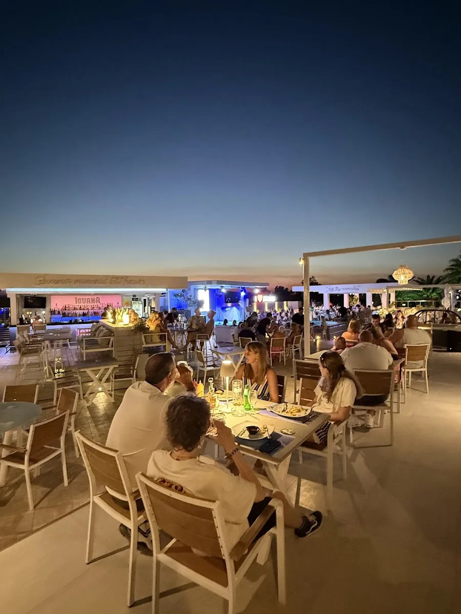 Iguana Bar gallery 2