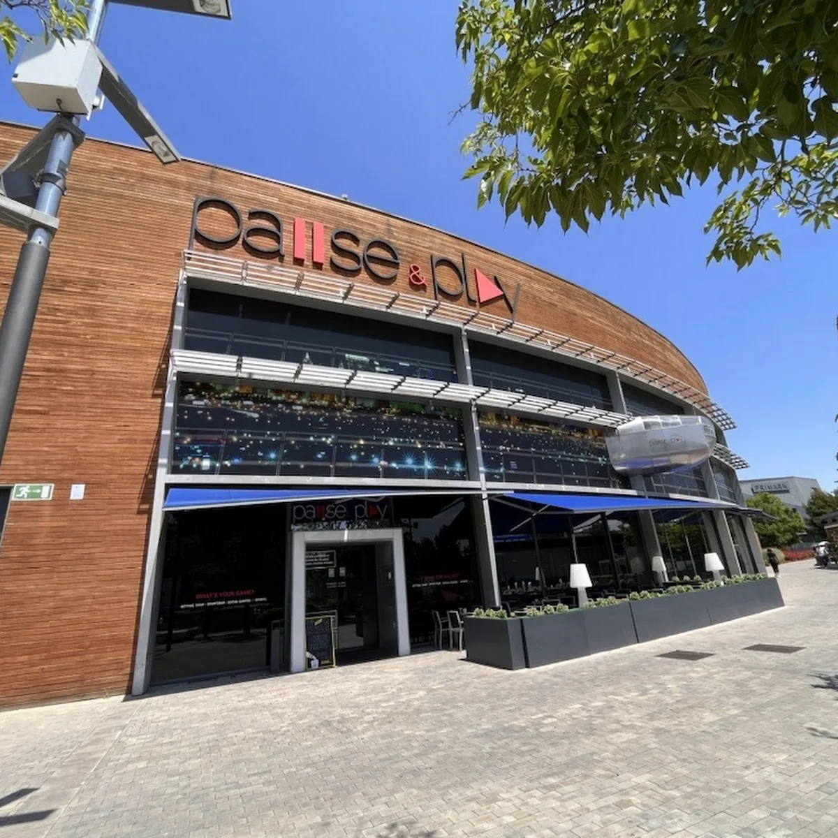 Play&Gaming – Pause&Play — Travesu00eda de los Jardines Reales nu00ba7, Local 56 C.C Puerto Venecia, 50021 Zaragoza, Spain