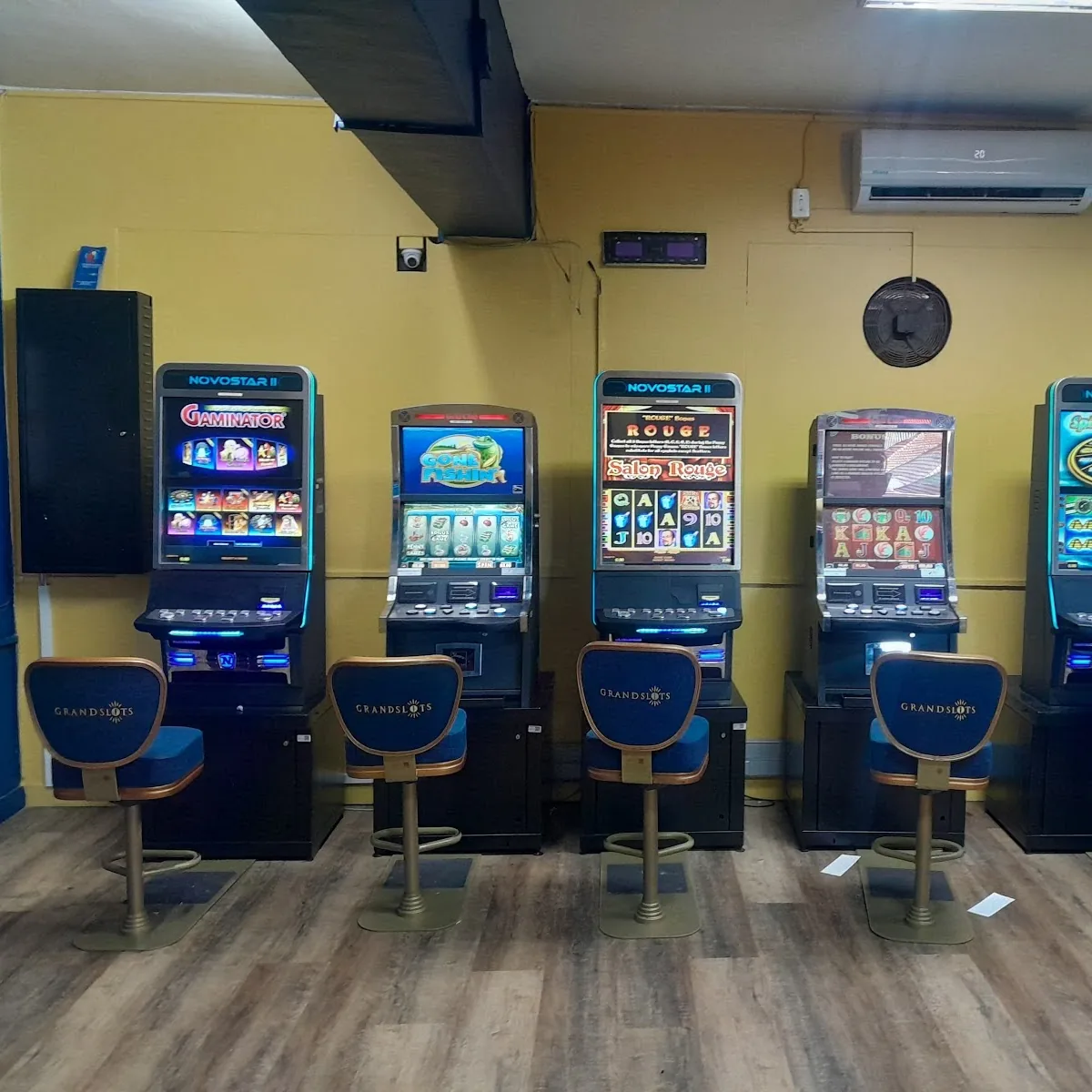 Hollywoodbets — 225 Voortrekker Rd, Vasco Estate, Cape Town, 7460, South Africa