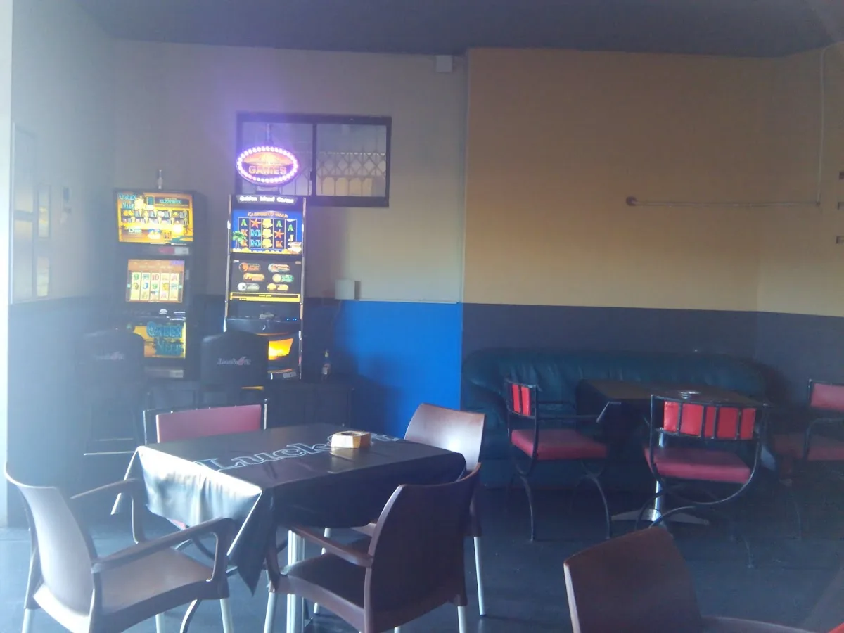TRIPLE T SPORT BAR gallery 2