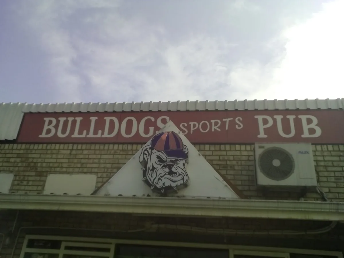 BULLDOGS SPORTS PUB gallery 2