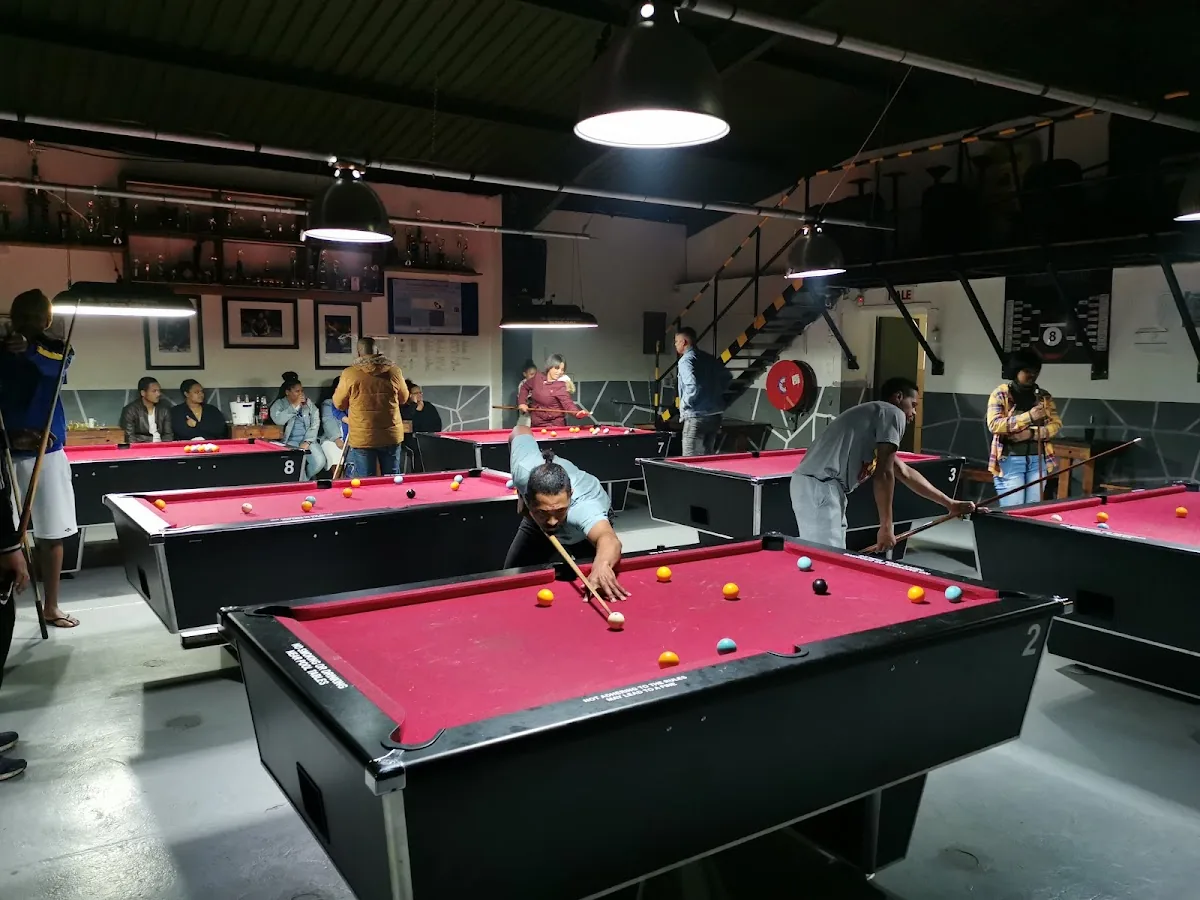 KINGS POOL LOUNGE gallery 3