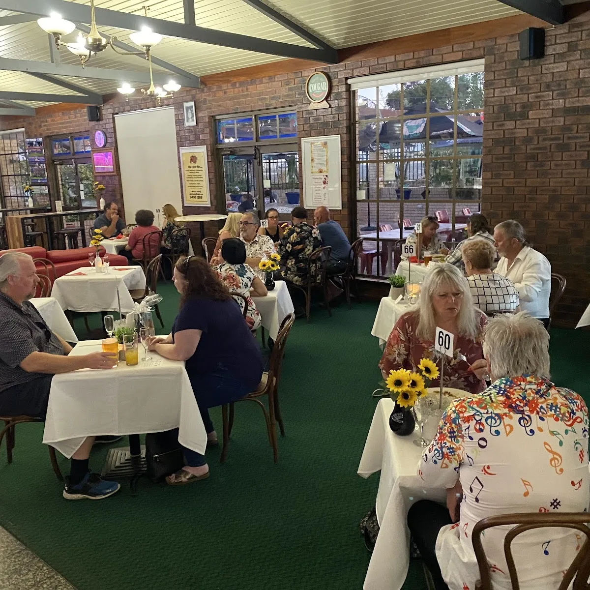 Attfield Tavern — 39 Attfield St, Maddington WA 6109, Australia