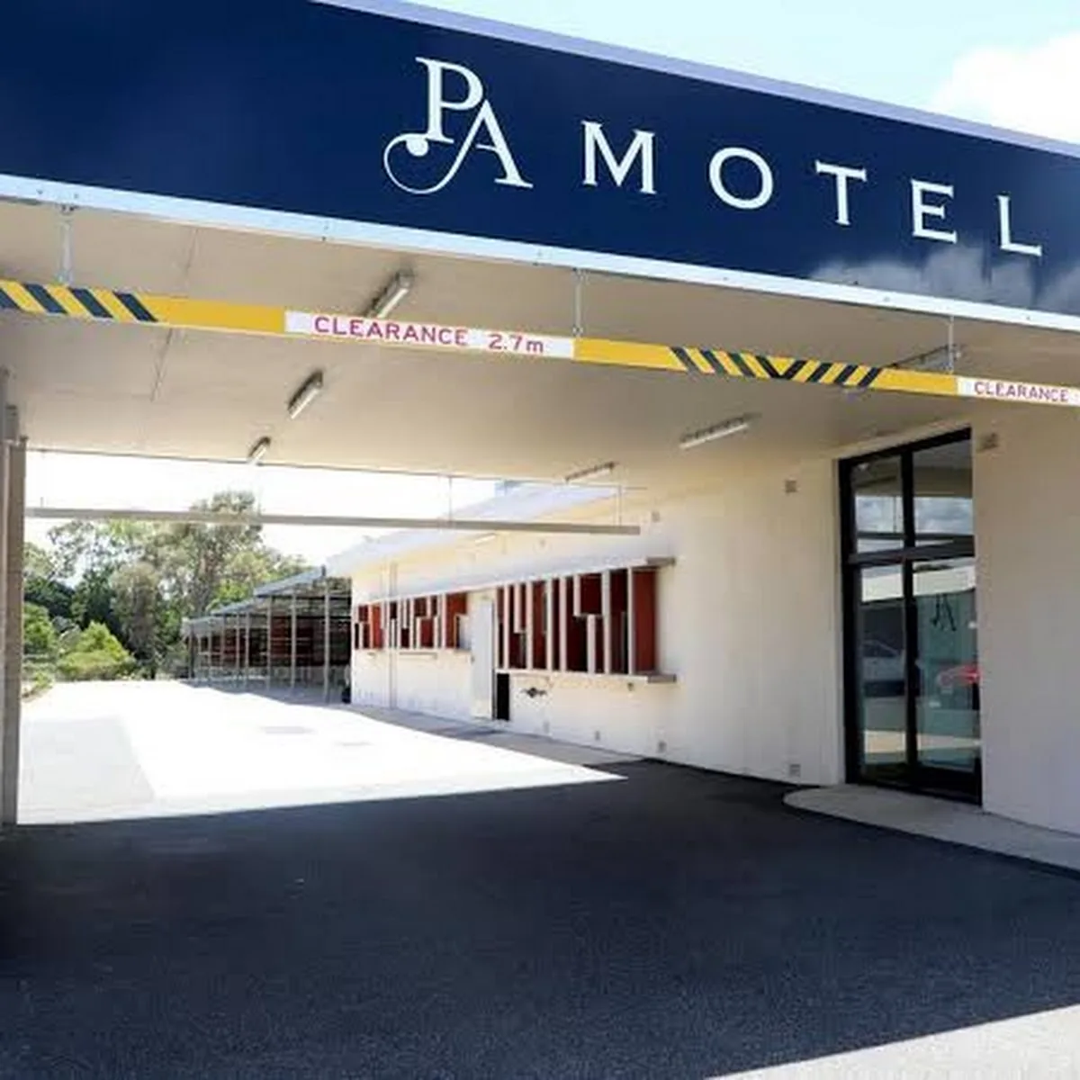 Park Avenue Hotel Motel — Crn Haynes and, Main St, Park Avenue QLD 4701, Australia