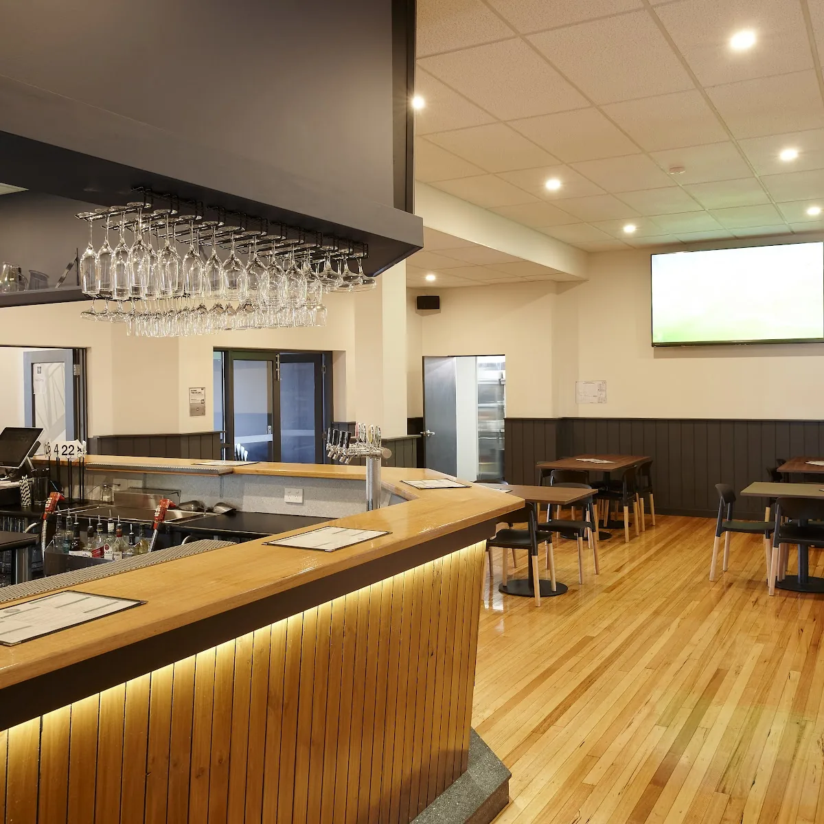 Sports Garden Hotel — 91 New World Ave, Trevallyn TAS 7250, Australia