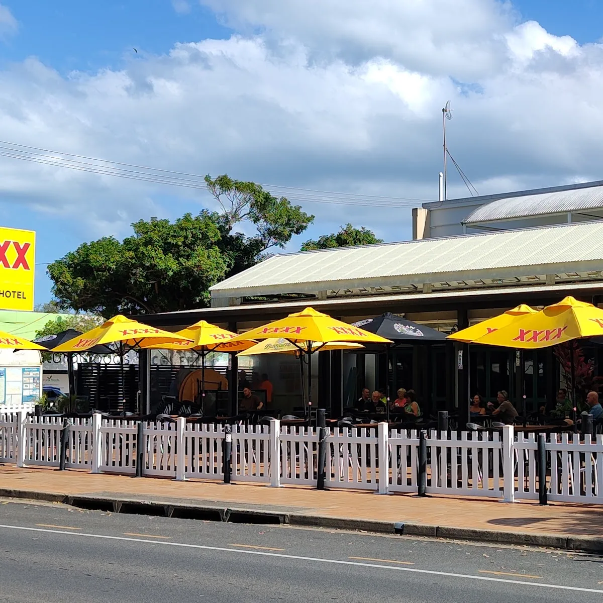 Torquay Hotel Hervey Bay — 421 Esplanade, Torquay QLD 4655, Australia