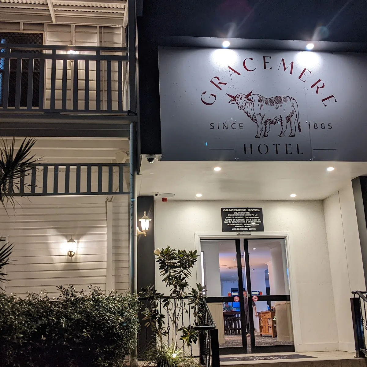 Gracemere Hotel — Old Capricorn Hwy, Gracemere QLD 4702, Australia