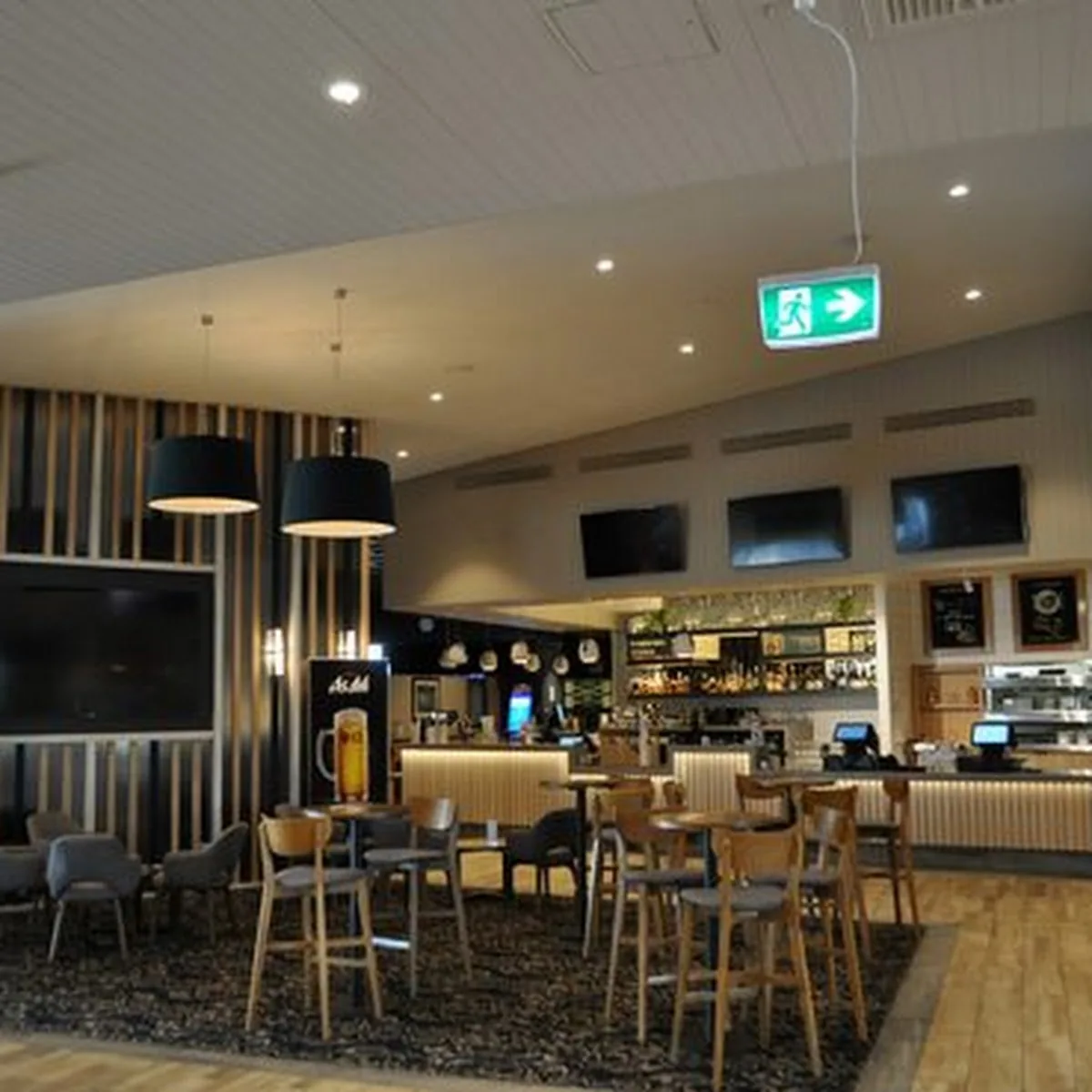 Pimpama Tavern — 102 Pimpama Jacobs Well Rd, Pimpama QLD 4209, Australia