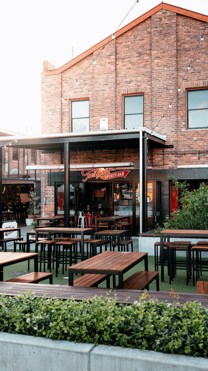 Tailgate Sports Bar gallery 3