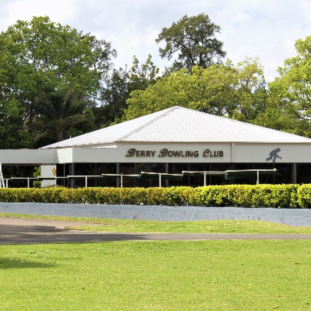 Berry Bowling Club — 140 Queen St, Berry NSW 2535, Australia