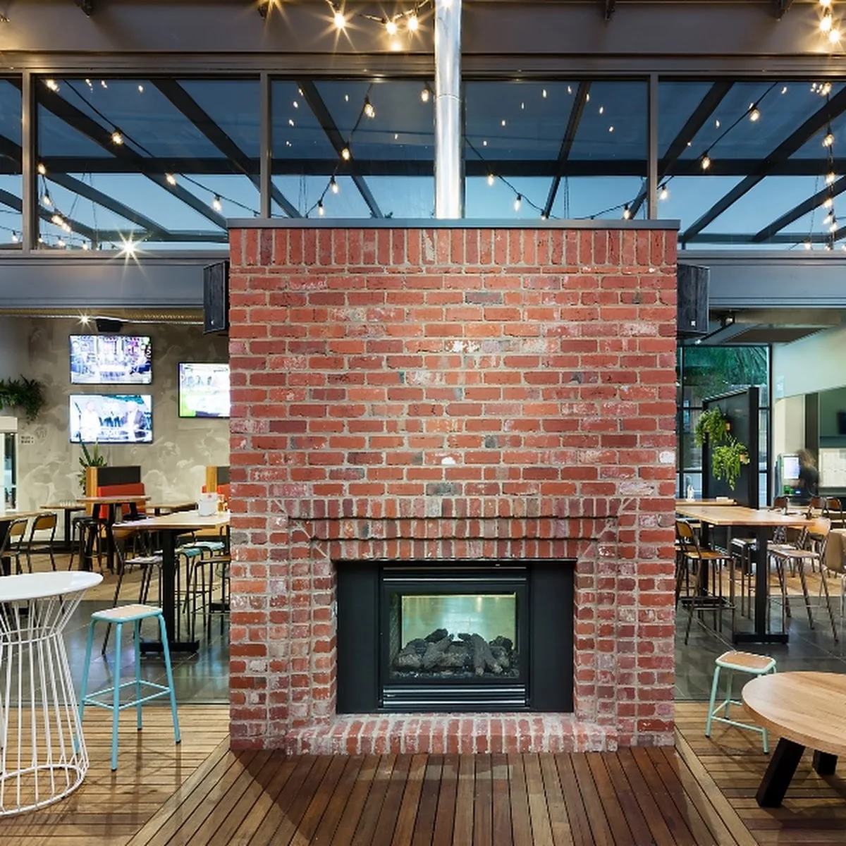 Mister Bobs Sports Bar — 2 Old High St, Golden Square VIC 3555, Australia