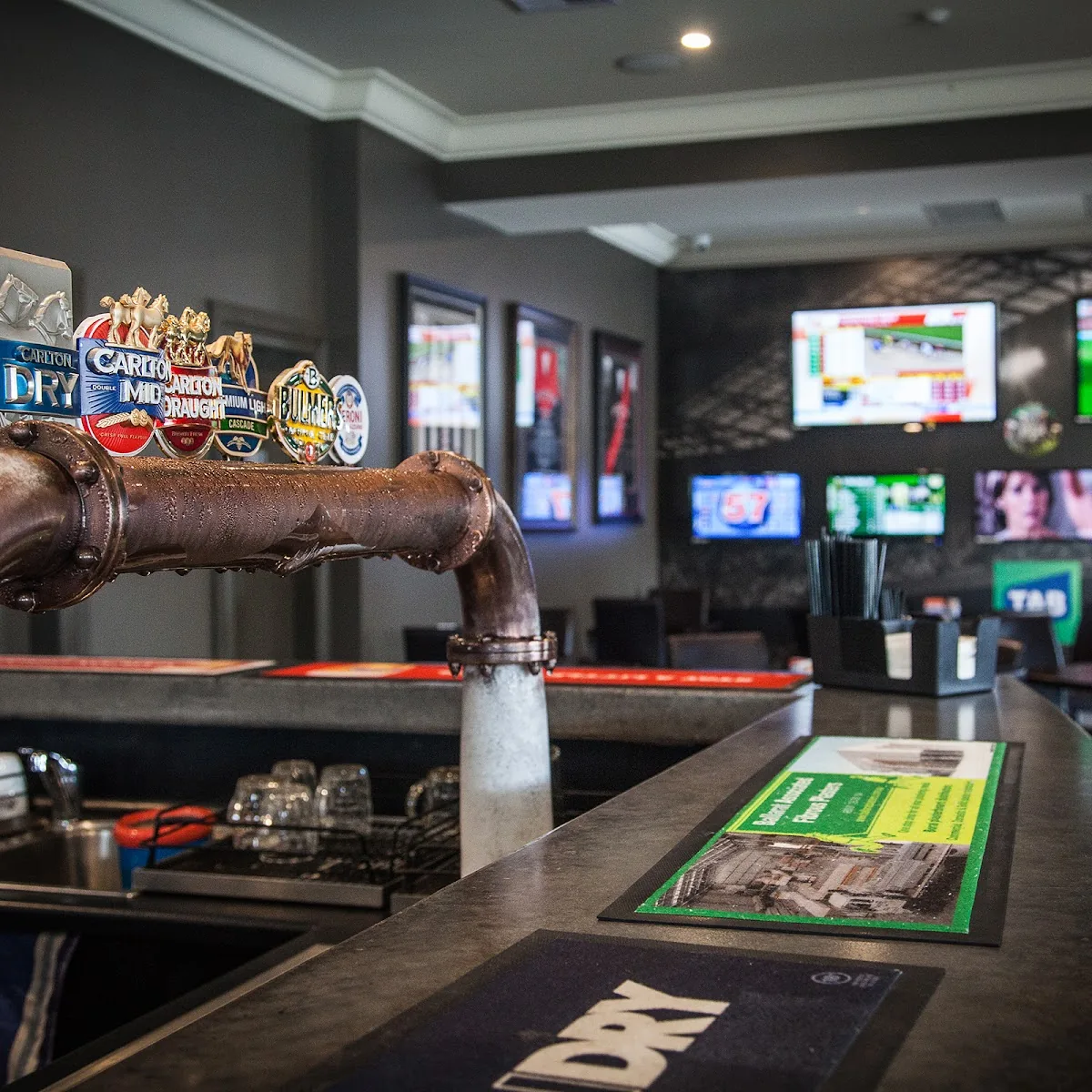 Golf House Hotel — 920 Doveton St N, Ballarat North VIC 3350, Australia