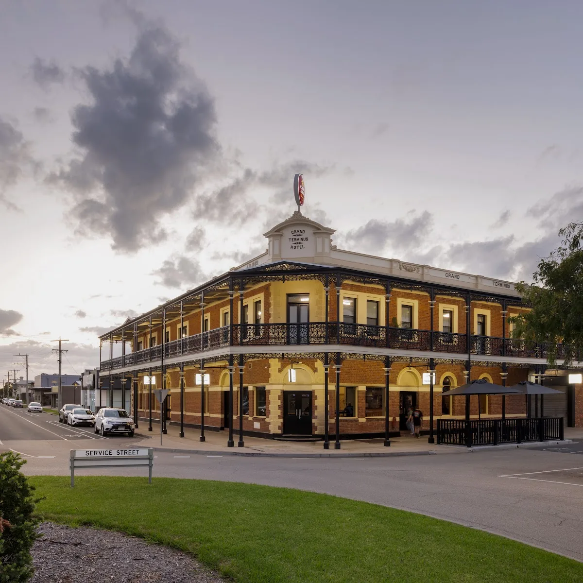 Grand Terminus Hotel Bairnsdale — 98 Macleod St, Bairnsdale VIC 3875, Australia