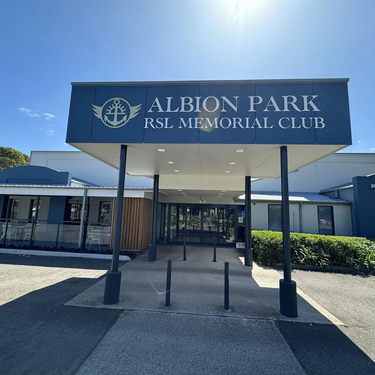 Albion Park RSL — 160 Tongarra Rd, Albion Park NSW 2527, Australia
