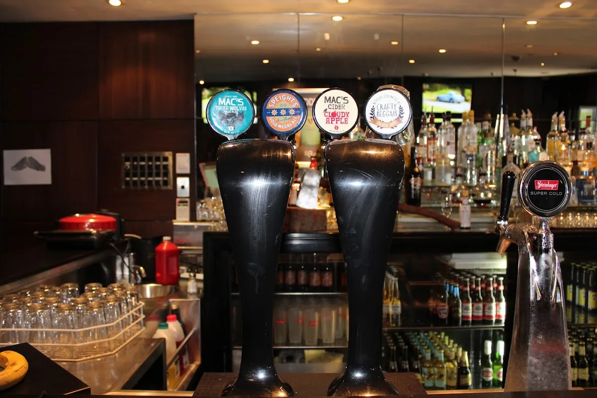 Woodys Sports Bar gallery 2