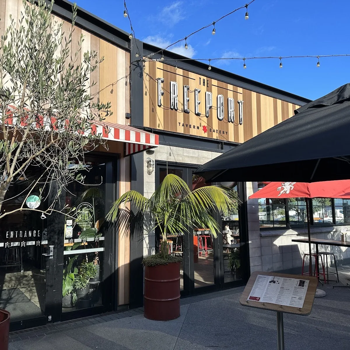 The Freeport with Cleaver & Co — Shop 0704, Bayfair Shopping Centre 19 Girven Road, Mount Maunganui 3116, New Zealand