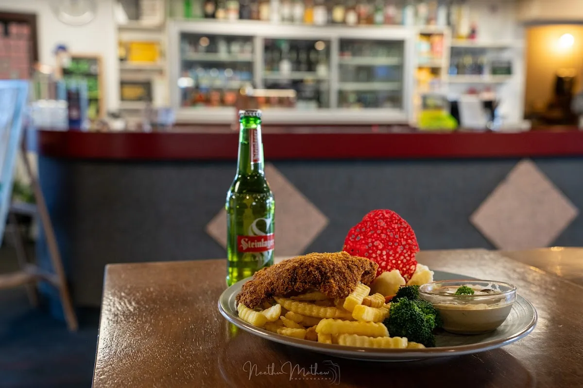 Wobbly’s Sports bar gallery 3