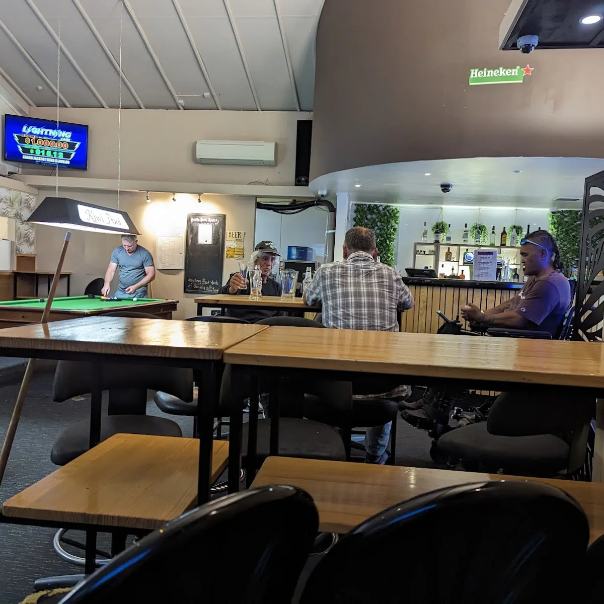 Bedrocks — 15 Waterloo Road, Central, Lower Hutt 5010, New Zealand