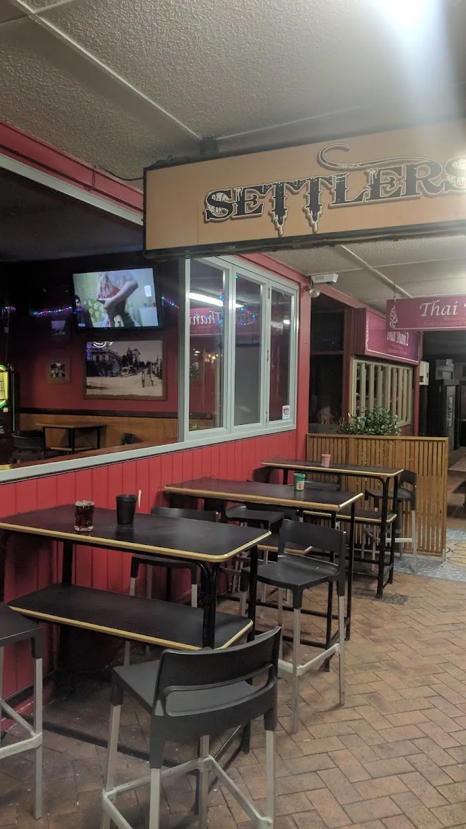 Settler’s Tavern gallery 2