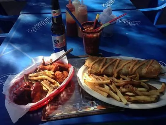 El Antídoto Sport Bar (Clamatos & Botanas) gallery 2