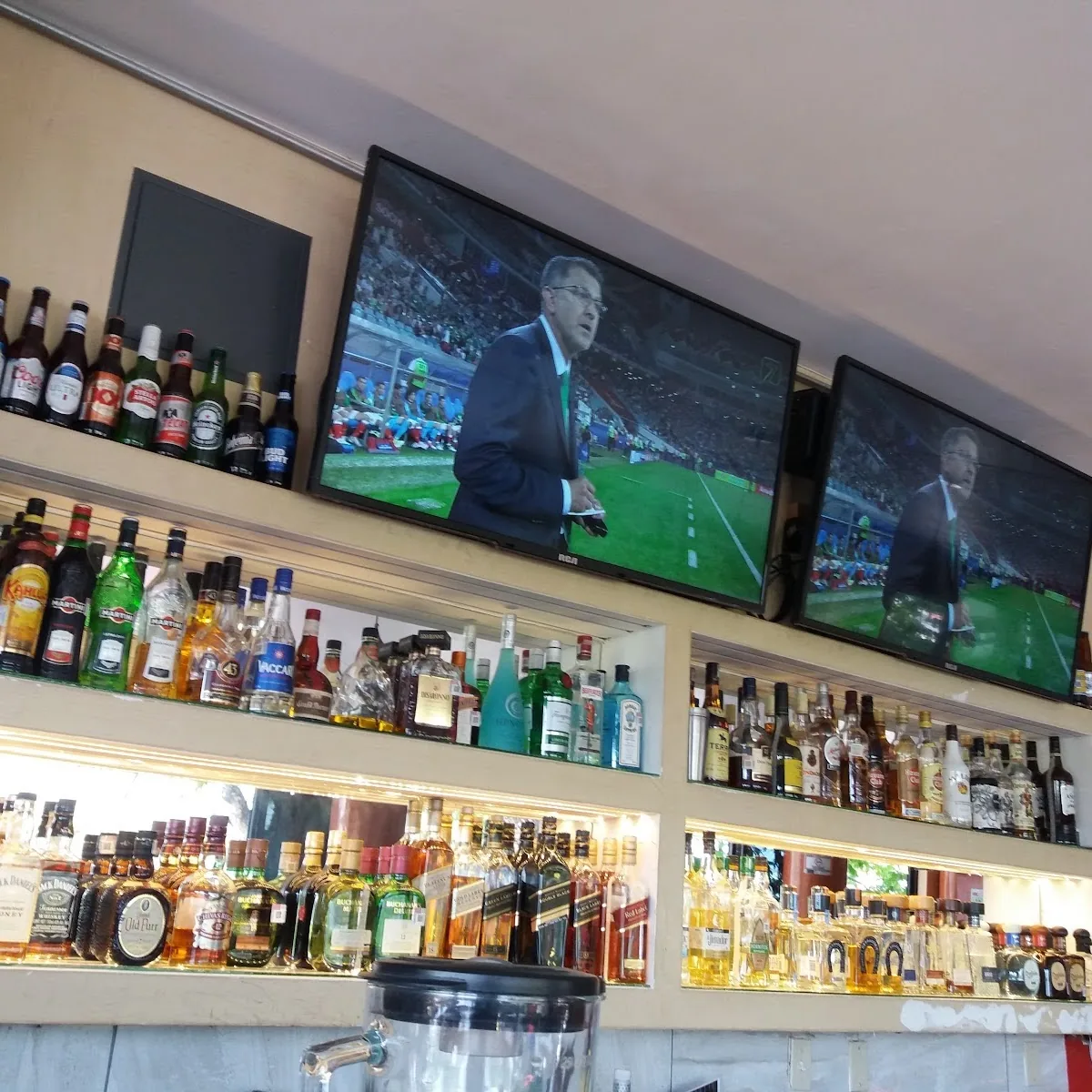 Gool Sport Bar — Scotiabank La Paz, Carlos M. Esquerro, Zona Central, 23000 La Paz, B.C.S., México