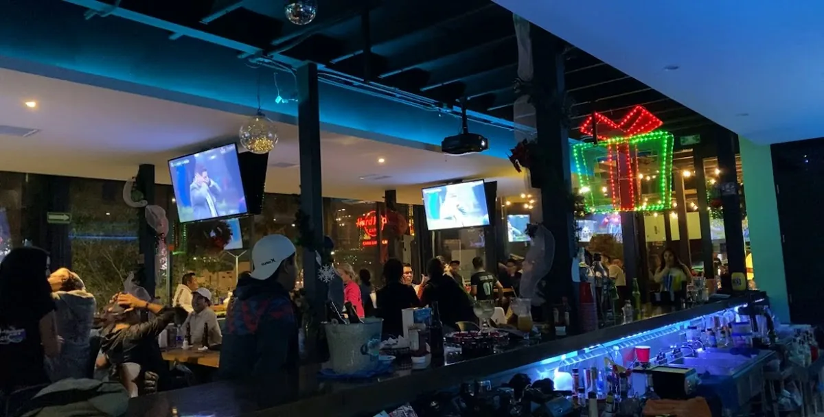 Tapes Sports Bar gallery 3