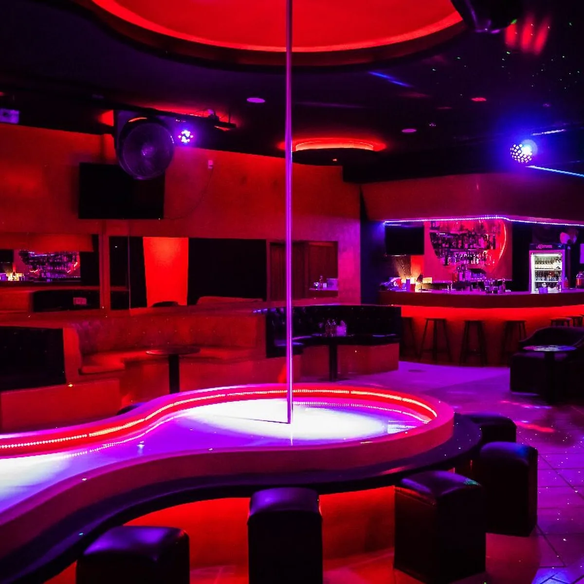 Sport bar Club 33 — Del Cabo Surf, Carretera Transpeninsular, Zona Hotelera, San José del Cabo, BCS, Mexico