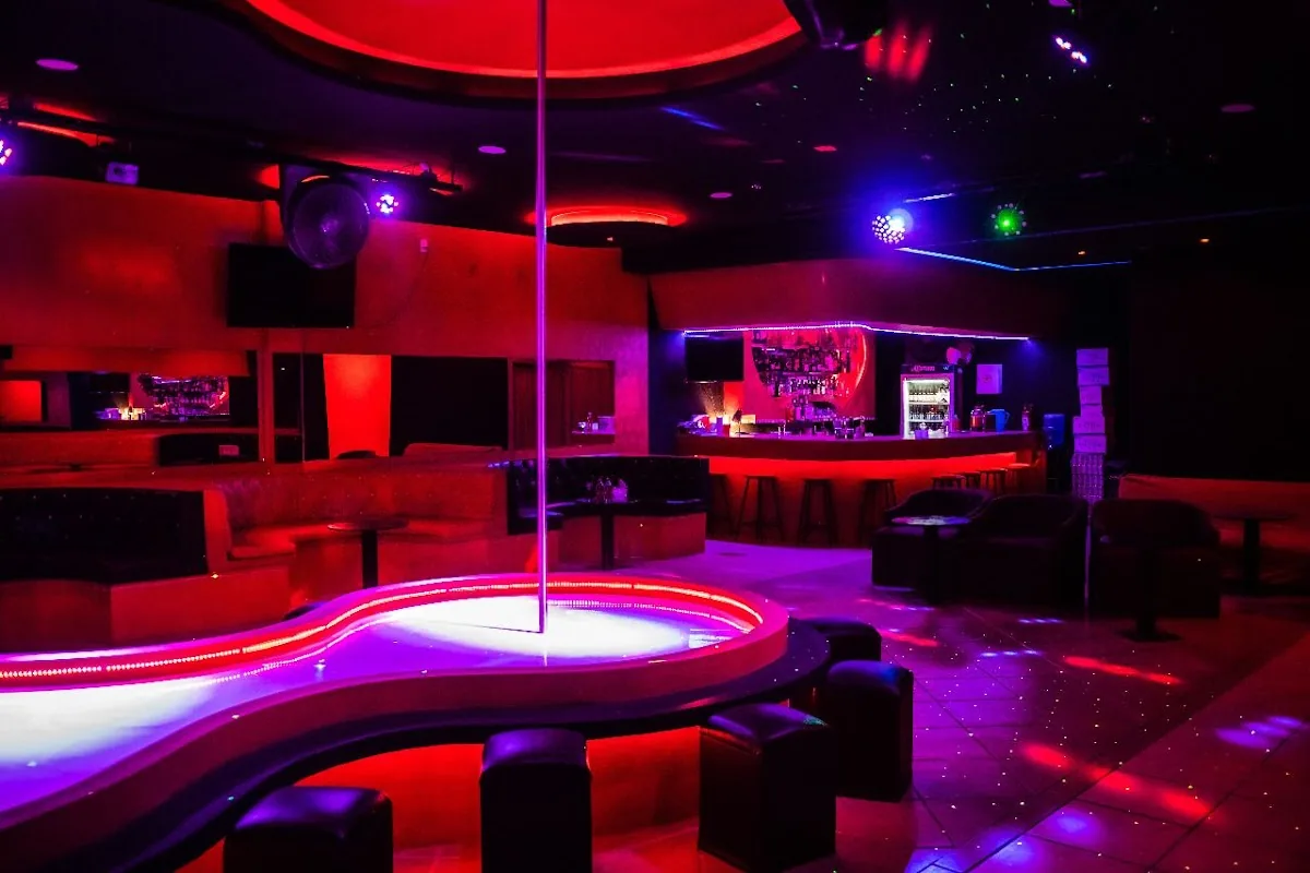 Sport bar Club 33 gallery 2