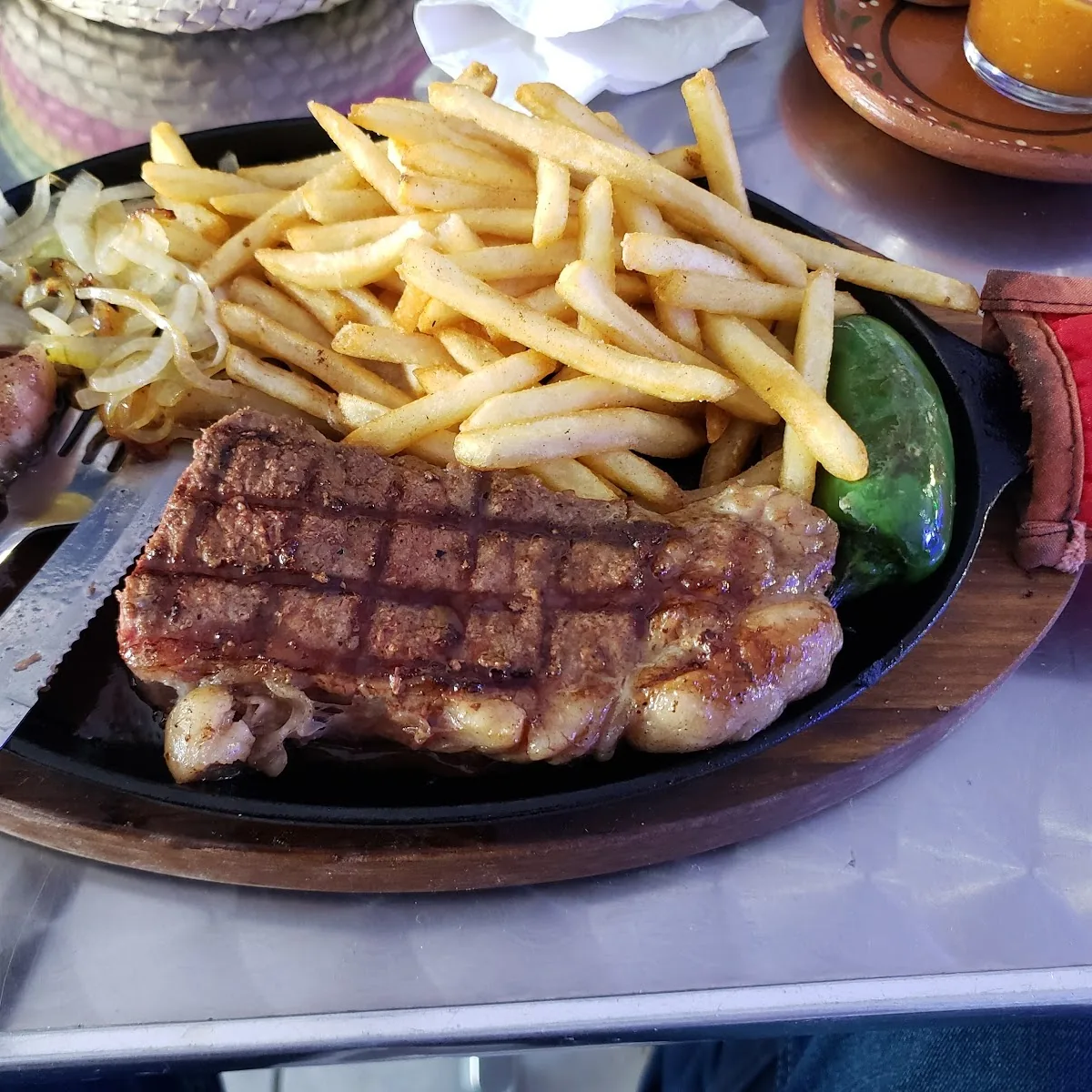 MARIN’S STEAK HOUSE — Calle Gral. Eduardo Arrieta 28, Centro, 35600 Santa Catarina de Tepehuanes, Dgo., Mexico