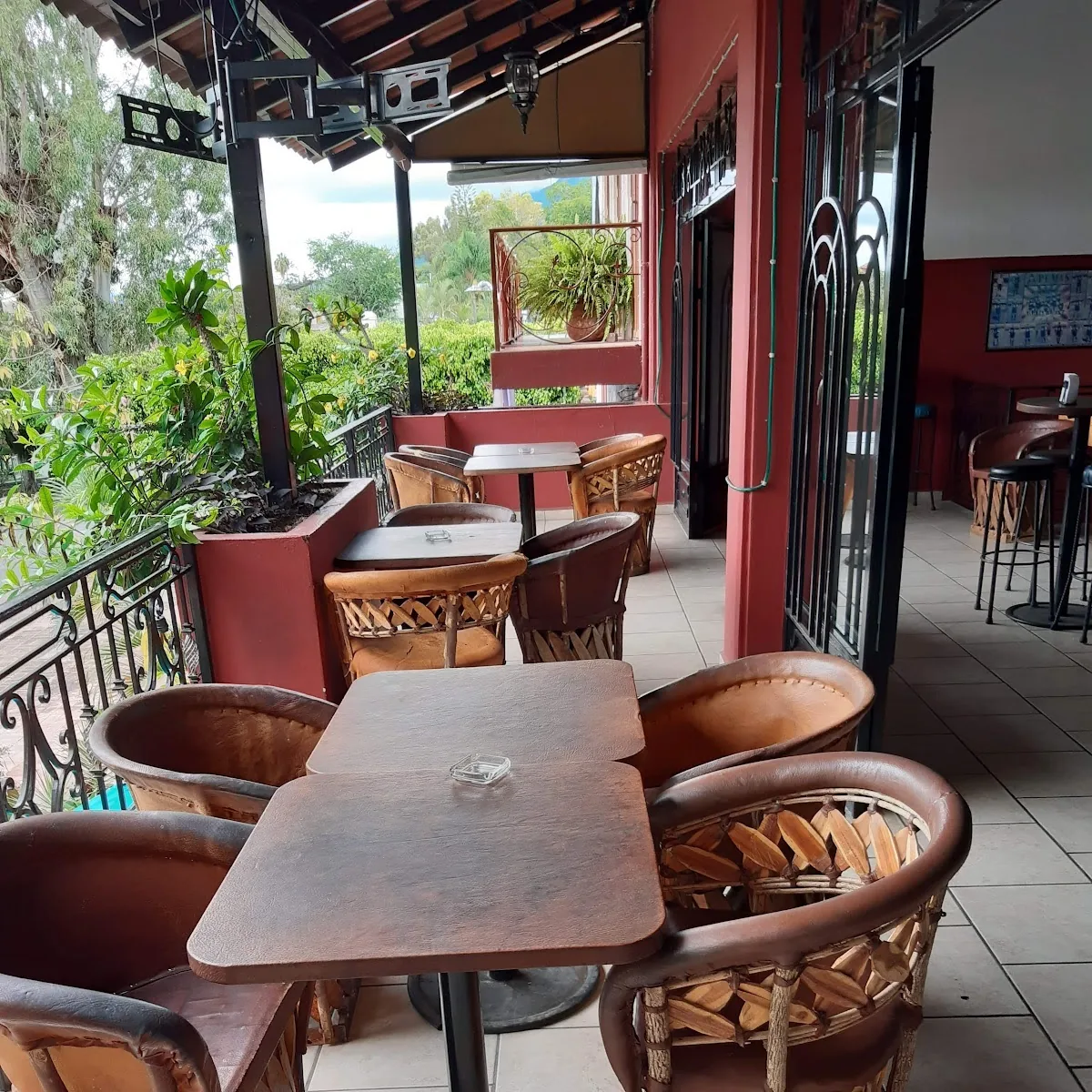 Martina Bar Ajijic — Paseo Jdn. 2b, Plaza, 45920 Ajijic, Jal., Mexico