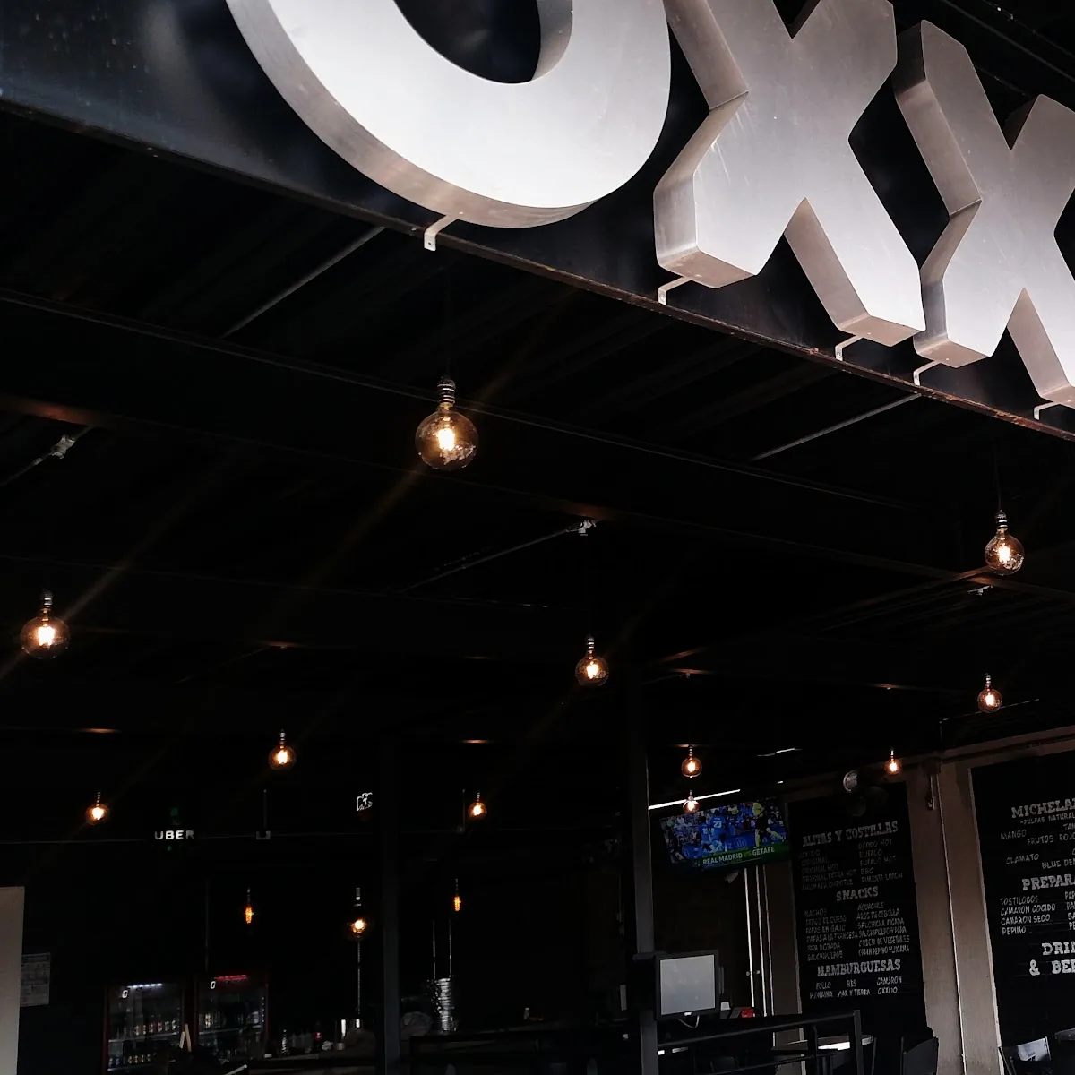 Oxxido Wings — C. Longinos Cadena 2266, Lomas de Polanco, 44960 Guadalajara, Jal., Mexico