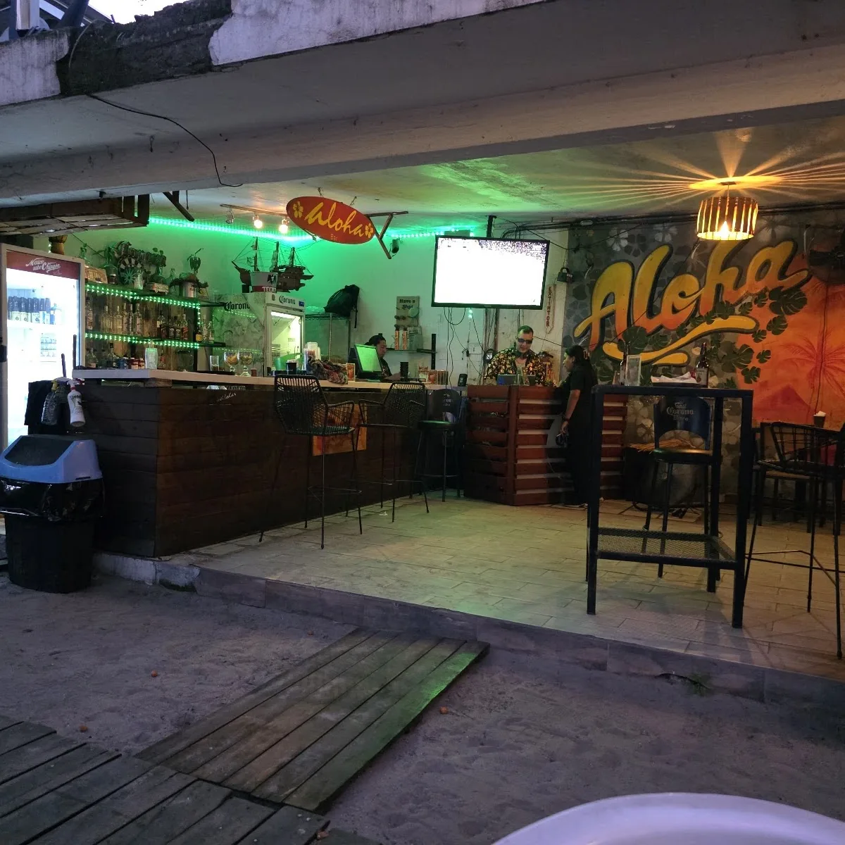 Aloha Bar — A. Perifu00e9rico Sur Manuel Gu00f3mez Morin 75, El Mante, 45235 Zapopan, Jal., Mexico