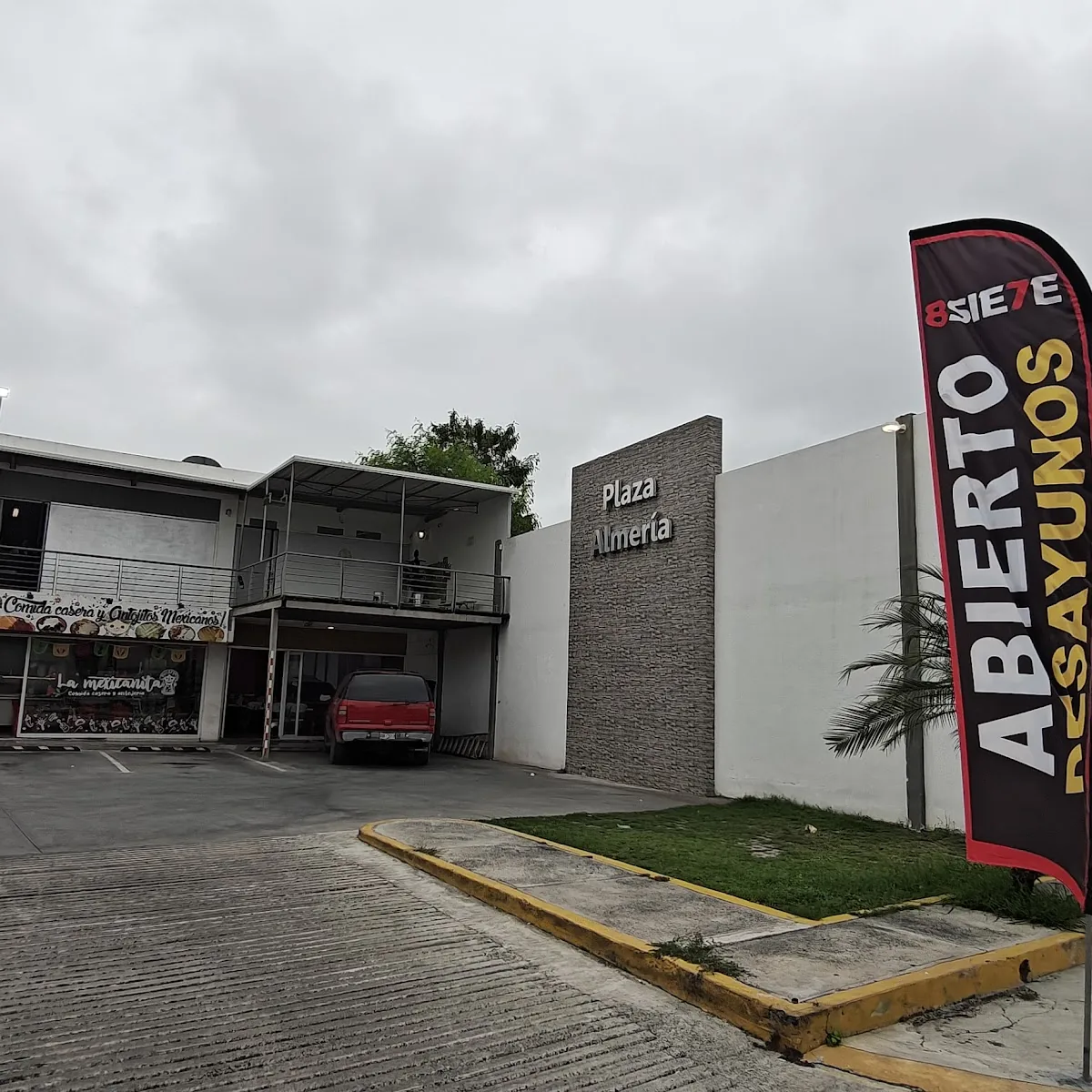 RedFoxs Sport Bar — Av. Almeru00eda 100, Almeru00eda, 66626 Cdad. Apodaca, N.L., Mexico